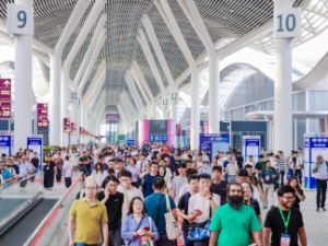 物联网（IoT）正处于AIoT（人工智能 + 物联网）深度融合与国家政策强力驱动的新阶段